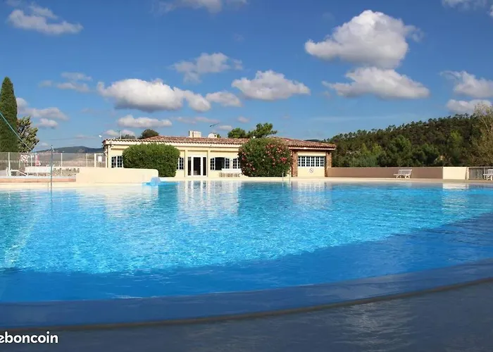 T2 Rez De Villa Avec Piscines